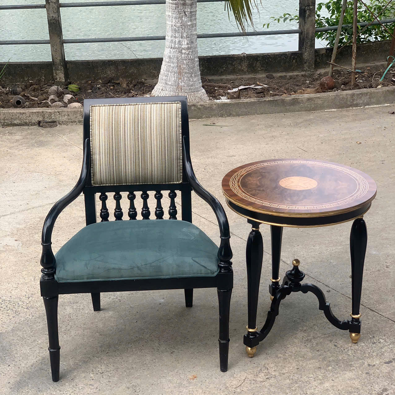 BÀN TRÀ GÓC TRANG TRÍ TÂN CỔ ĐIỂN